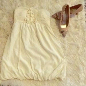 Cream color size small, cute dress